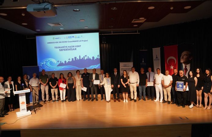 Seferihisar, UNESCO’dan “Tsunami Hazır Kent” sertifikasını aldı