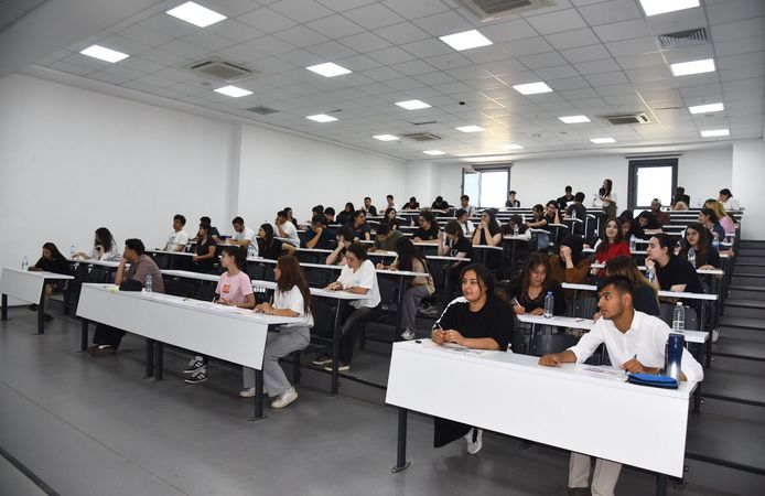 Menemen’de YKS öncesi prova üniversite amfisinde
