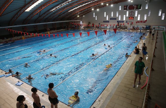 Karşıyaka’da yüzme zamanı: Yaz tatili havuz keyfiyle taçlanıyor