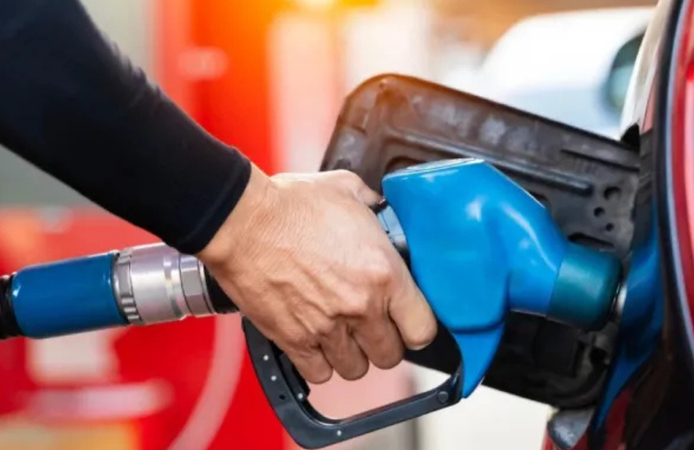 Benzine Zam Gece Yarısı Pompalara Yansıdı: Litre Fiyatı 1,23 TL Arttı