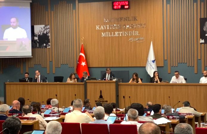 İzmir Büyükşehir Belediye Meclisi’nde Canlı Yayın Kararı Geri Çekildi!