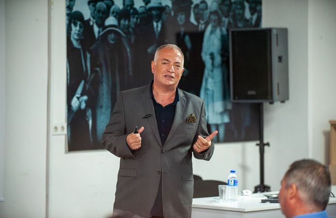 ‘İzmir Baba’ Karşıyaka’da özlemle anıldı