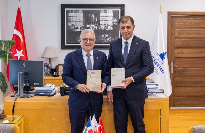 Büyükelçi Lora’dan Başkan Tugay’a ziyaret