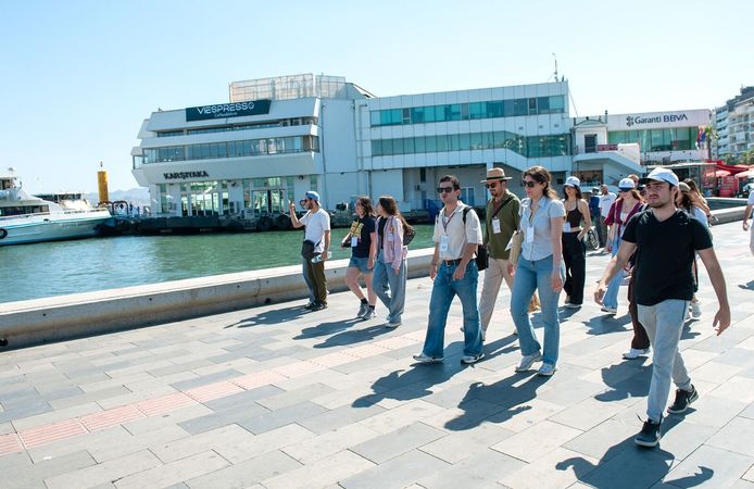 Karşıyaka’da rehberli turlar yeni rotayla devam ediyor:  “Atatürk’ün Adımlarıyla Karşıyaka”