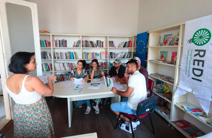 Konak’ta Roman gençlere CV ve kariyer yönetimi eğitimi