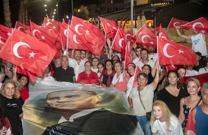 GÜZELBAHÇE’DE 30 AĞUSTOS COŞKUSU