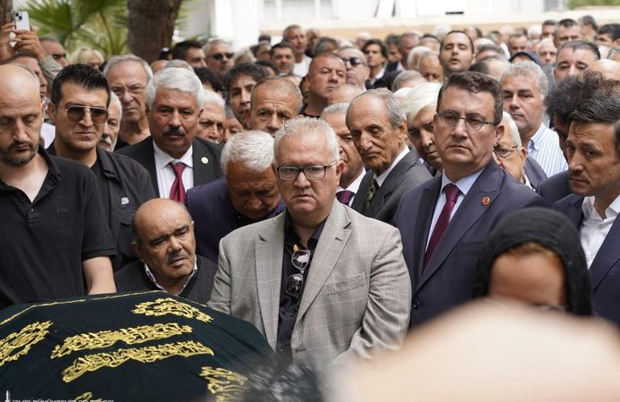 Burhan Özfatura son yolculuğuna uğurlandı