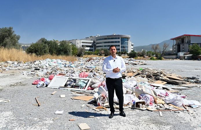 Bornova’da kaçak molozla topyekün mücadele