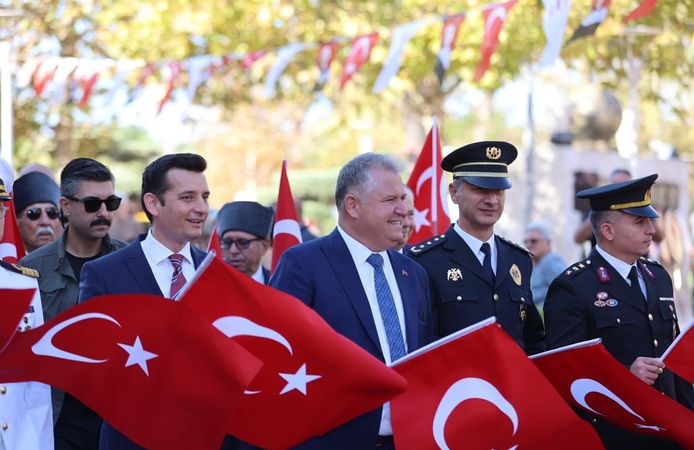 URLA’NIN KURTULUŞUNUN 104. YIL DÖNÜMÜ TÖRENLE KUTLANDI