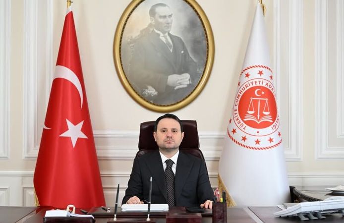 ADALET BAKANI AKIN GÜRLEK’TEN SOSYAL MEDYA PAYLAŞIMLARINA İLİŞKİN AÇIKLAMA