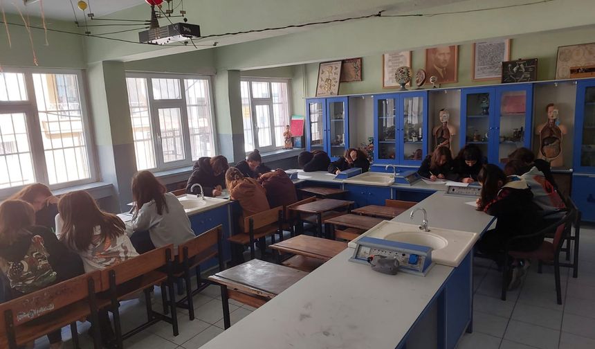 İzmirli öğrenciler “Kendi Öykümü Yazıyorum Etkinliği” ile hayallerini yazdı