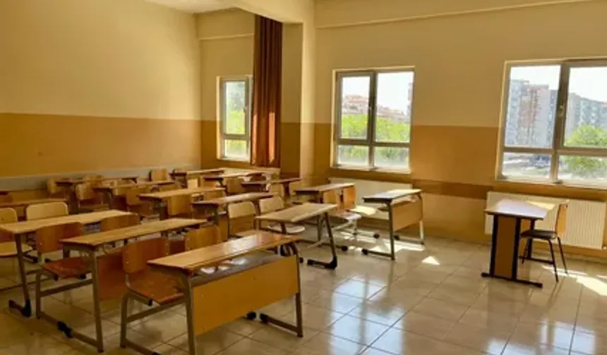 Skandallarla Gündeme Gelen Okul Müdürü Görevden Alındı