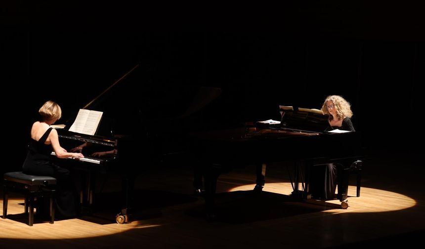 İki piyano, iki kültür: AASSM’de duygusal konser