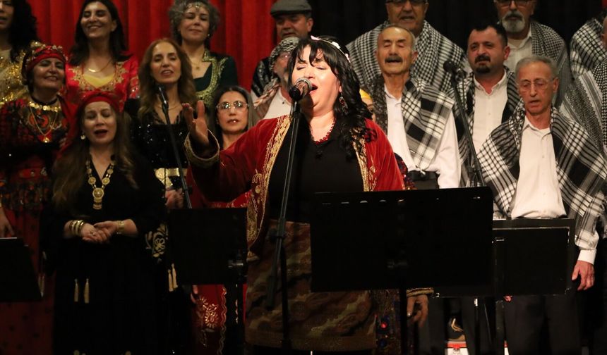 Çiğli Esnaf ve Sanatkarlar Odası Korosu'ndan Coşkulu Urfa Sıra Gecesi