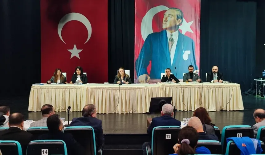 Konak Meclisi'nde Sert Tartışma: "Çöpte Boğulasın"