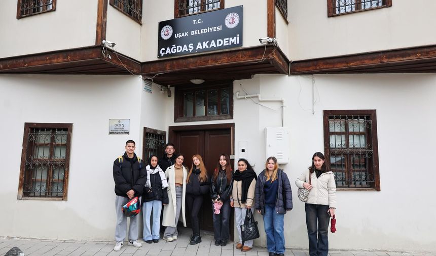 Ücretsiz Eğitim Kursları İle Uşak Belediyesi Öne Çıkıyor