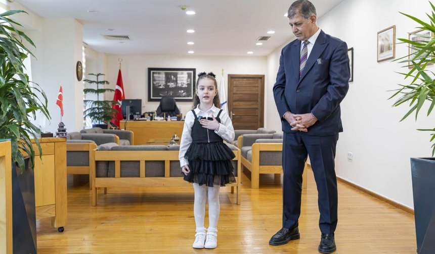 4 yaşından beri İstiklal Marşı’nı ezbere okuyor