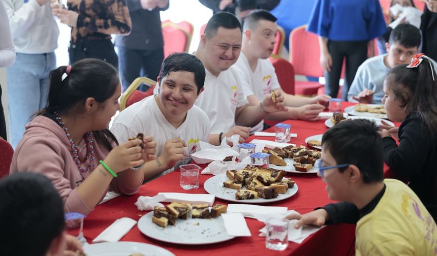 Konak’ın temiz kalpli şeflerinden down sendromuna ‘tatlı’ farkındalık