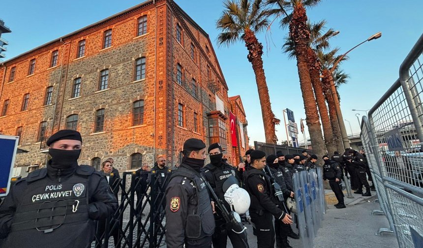Meslek Fabrikası’nın abluka altına alınmasına Başkan Tugay’dan tepki “İzmir’in tarihine geçecek utanç vakası”