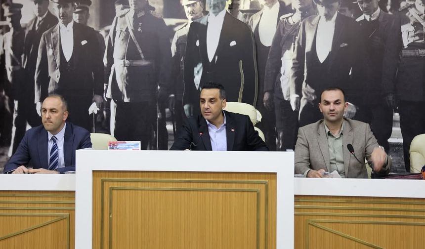 YILDIZ’DAN DİKKAT ÇEKEN ÇIKIŞ: “SİYASİ GELECEĞİMİ TEHLİKEYE ATIYORUM”