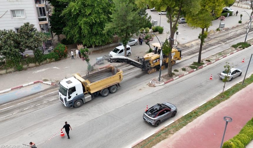 Başkan Tugay asfalt çalışmalarını yerinde inceledi