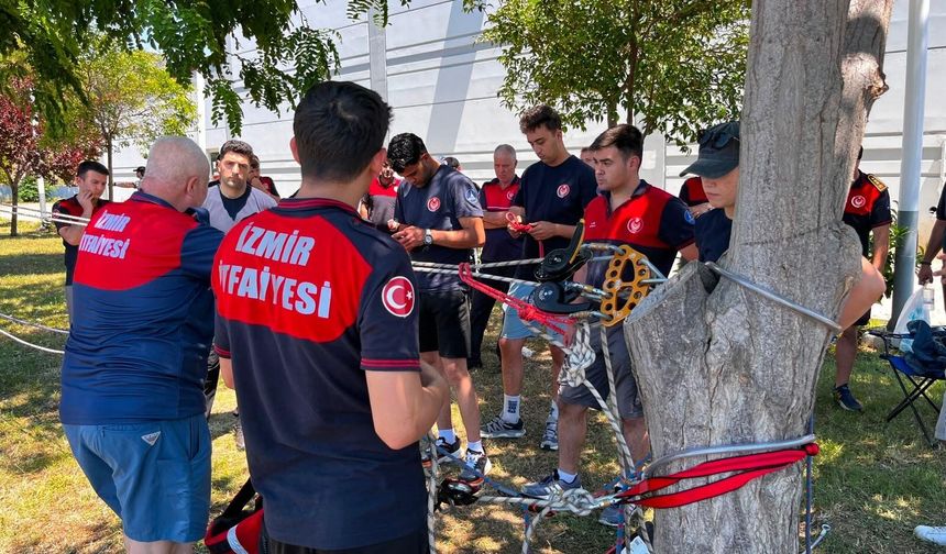İtfaiyeciler arama kurtarma kampında bir araya geldi