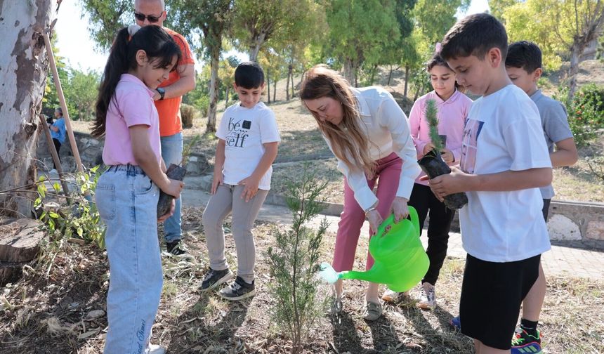 Başkan Mutlu, Konaklı miniklerle fidan dikti