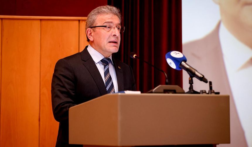DEÜ’DE “AKADEMİK DERGİLER, AÇIK ERİŞİM VE YAPAY ZEKÂ” KONUŞULDU
