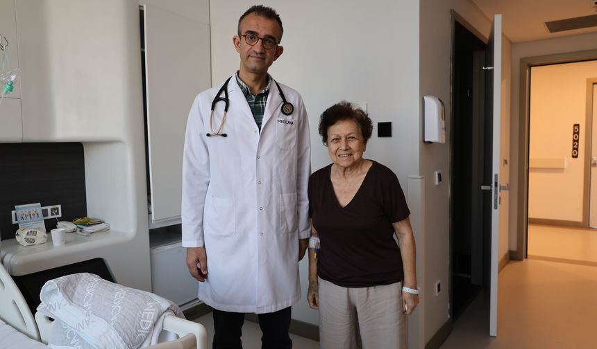 80’LİK KALP HASTASINA AMELİYATSIZ MİTRAL KAPAK MÜDAHALESİ