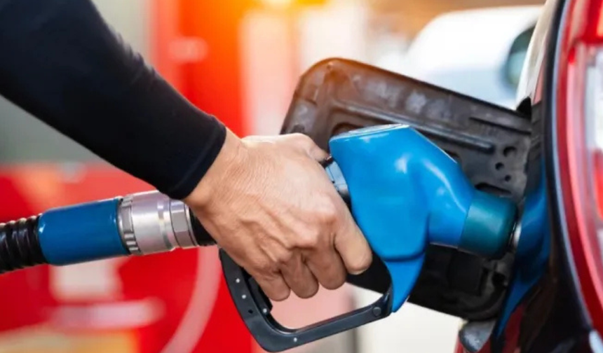 Benzine Zam Gece Yarısı Pompalara Yansıdı: Litre Fiyatı 1,23 TL Arttı