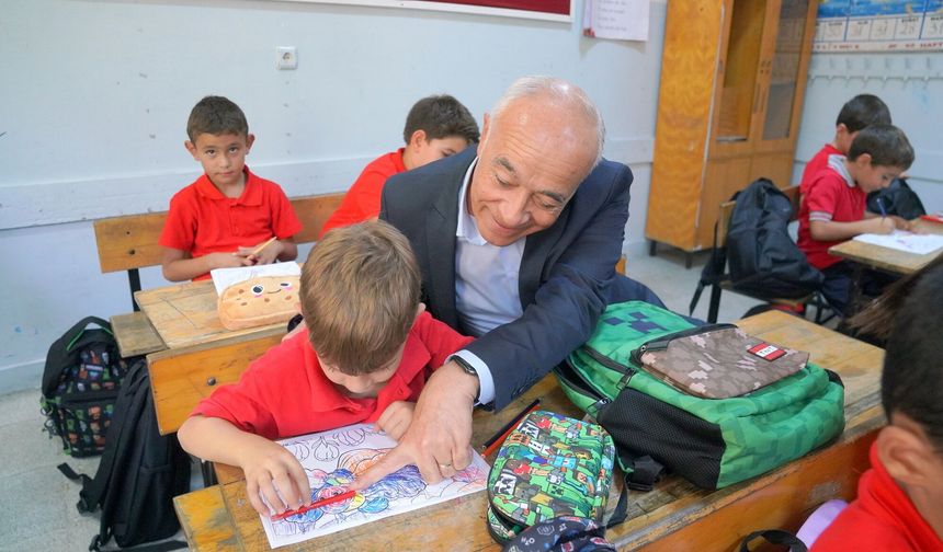 Seferihisar Belediyesi’nden öğrencilere kırtasiye desteği