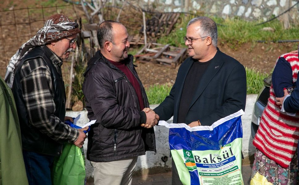 Güzelbahçe Belediyesi’nden çiftçiye güç veren destek