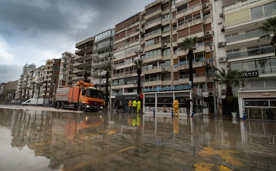 İzmir’de ocak yağışları 88 yılın ortalamasına fark attı