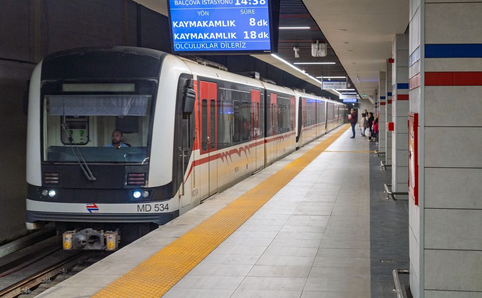 Fahrettin Altay ve Narlıdere arasında metro seferleri yeniden başladı