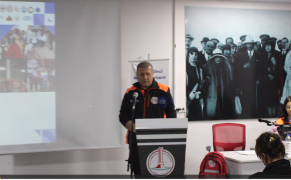 İZMİR’DE SİVİL TOPLUM 6 ŞUBAT'TA DİRENÇLİ İZMİR İÇİN TEK YÜREK OLDU