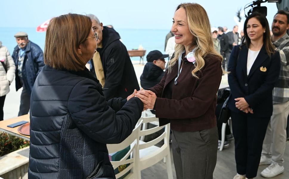 DAYANIŞMA ÇADIRINA BİR DESTEK DE AYLİN NAZLIAKA’DAN