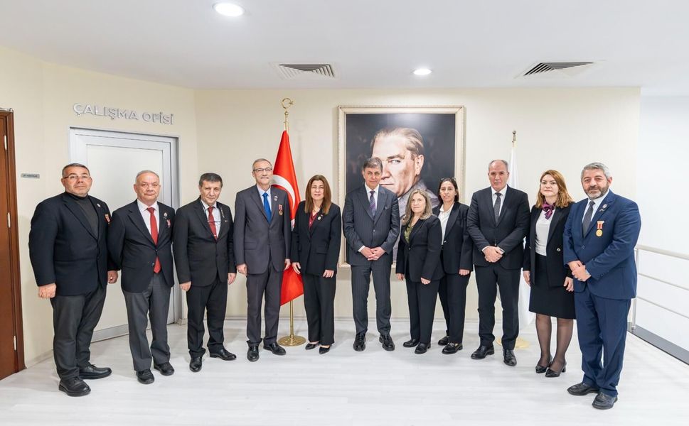 Şehit aileleri derneklerinden Başkan Tugay’a ziyaret