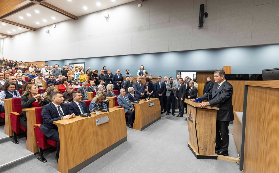 Başkan Tugay Büyükşehir Belediyesi personeliyle bayramlaştı