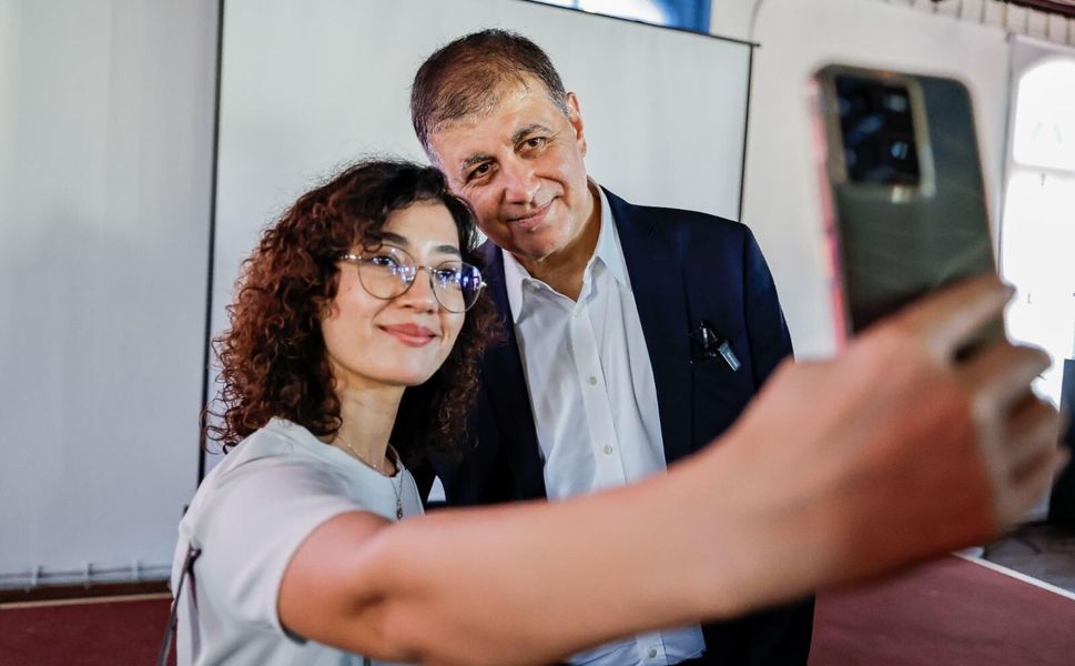 İzmir’de gençler yalnız değil