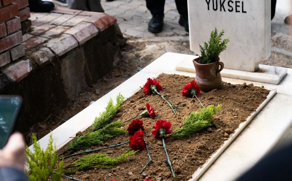 İzmirli usta gazeteci mezarı başında anıldı