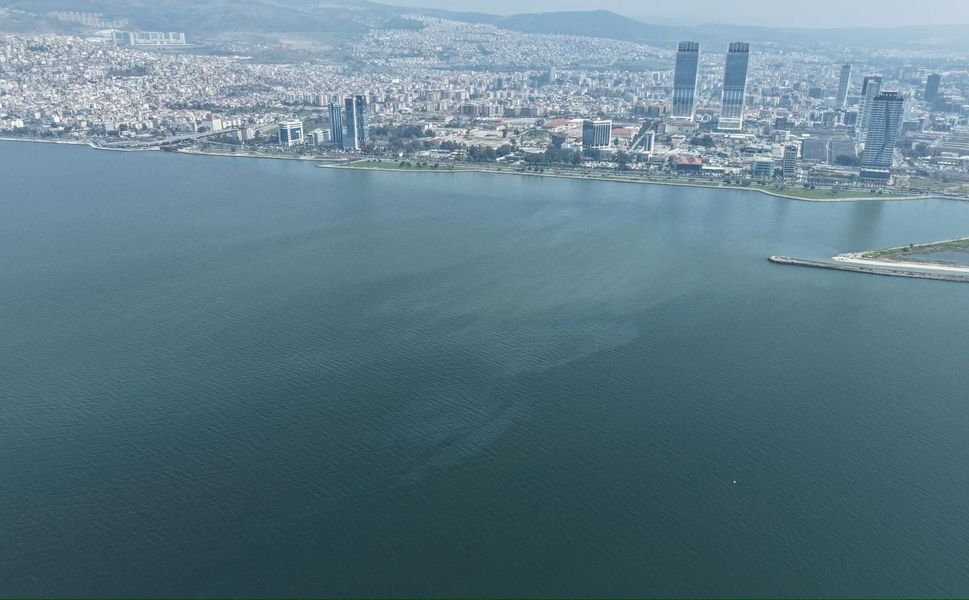 İzmir Körfezi’nde yine dış kaynaklı kirlilik alarmı