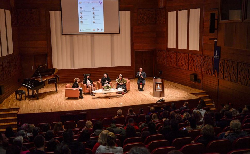 İzmir’de kadın emeği ve engellilik masaya yatırıldı