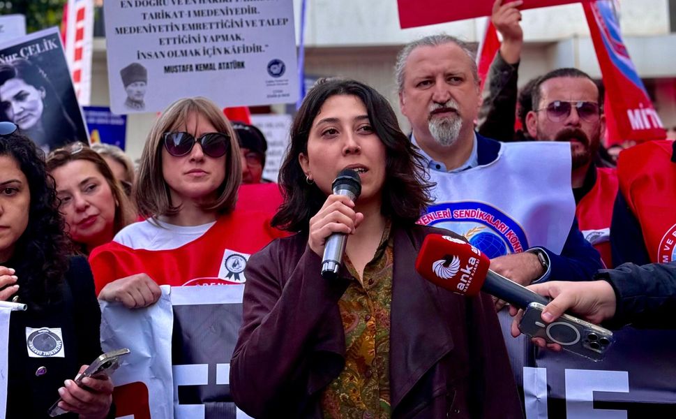 THTM’den İzmir İl Milli Eğitim Müdürlüğü önünde eylem