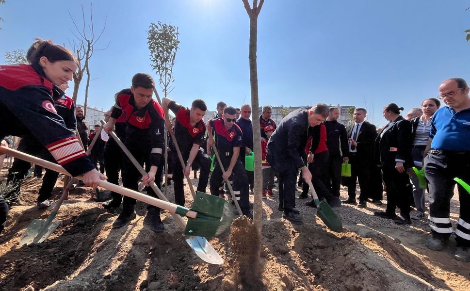 İzmir İtfaiyesi Korusu’na ilk fidanlar dikildi