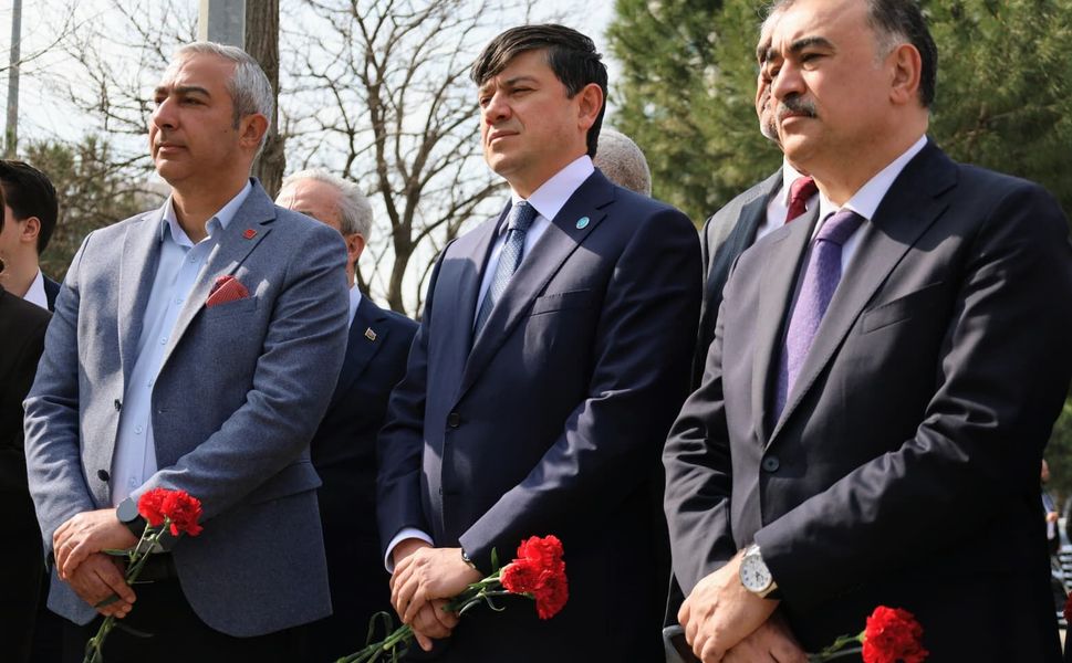 Azerbaycan’dan İzmir’e Anlamlı Ziyaret: İlk Durak Haydar Aliyev Anıtı