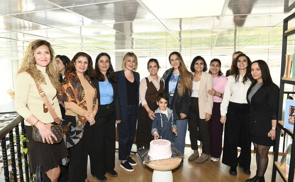 Çiğli Belediyesi’nden Vefa Örneği: Özge Polat’a Doğum Günü Sürprizi