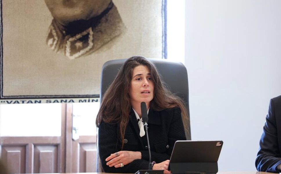 Lâl Denizli’den mart ayına iki büyük müjde