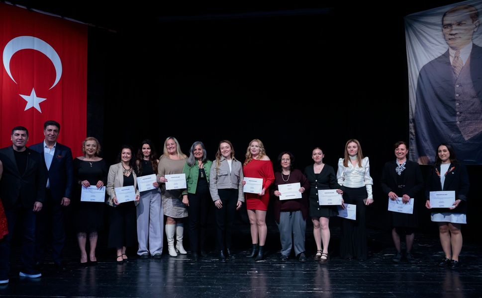 Konak’tan Yaşlılara Saygı Haftası’nda gençlere taş çıkaran performans