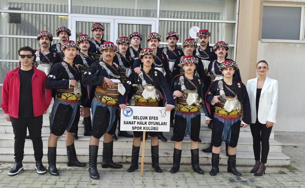 SELÇUK EFES SANAT HALK OYUNLARI EKİBİ İZMİR İL YARIŞMASI'NDA ÜÇÜNCÜ OLDU