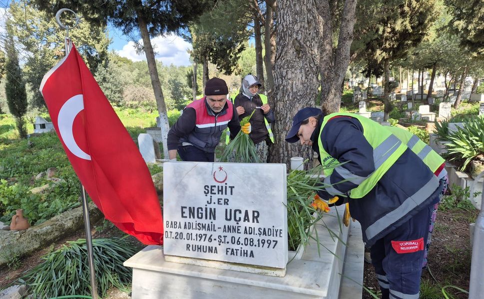 Torbalı Belediyesi’nden Şehit Kabirlerine Vefa Dokunuşu